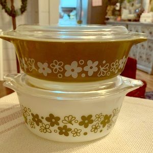 Pyrex Daisy pattern 2 bowls